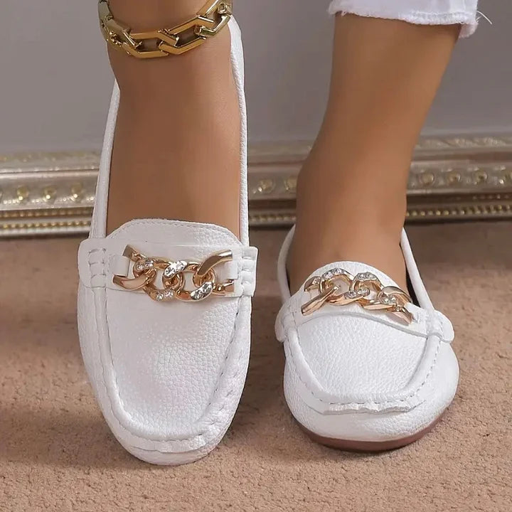 Kendal | Slippers i læder med markante kædendetaljer