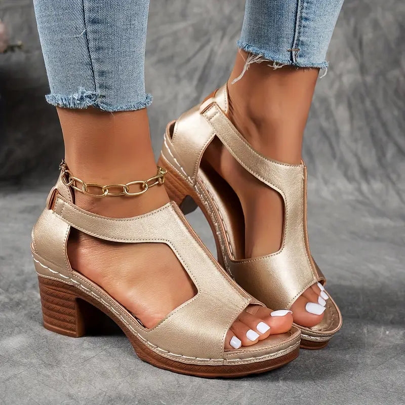 Zinia | Elegante T-rem kilehælsandaler med spænde