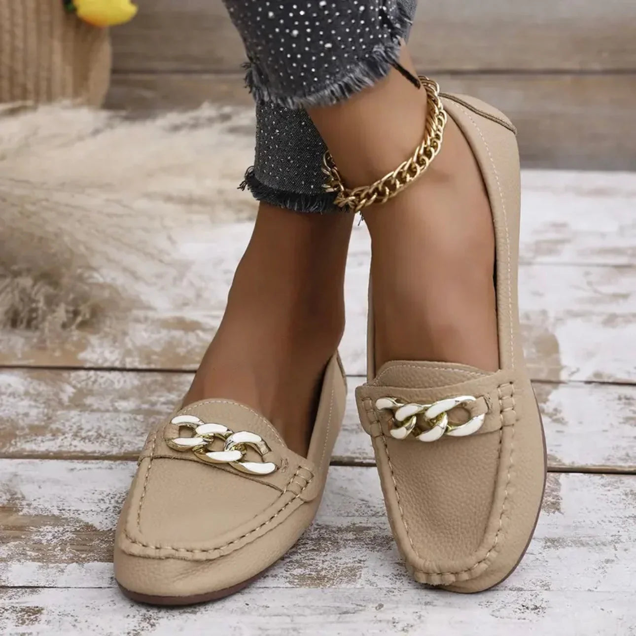 Kendal | Slippers i læder med markante kædendetaljer
