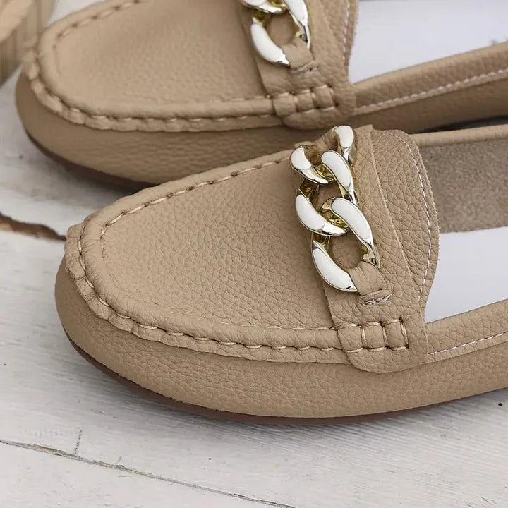 Kendal | Slippers i læder med markante kædendetaljer
